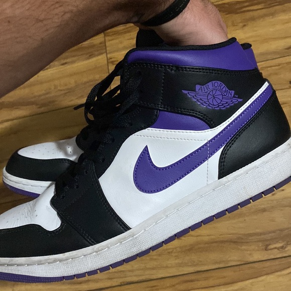 Jordan 1 mids - Picture 3 of 3